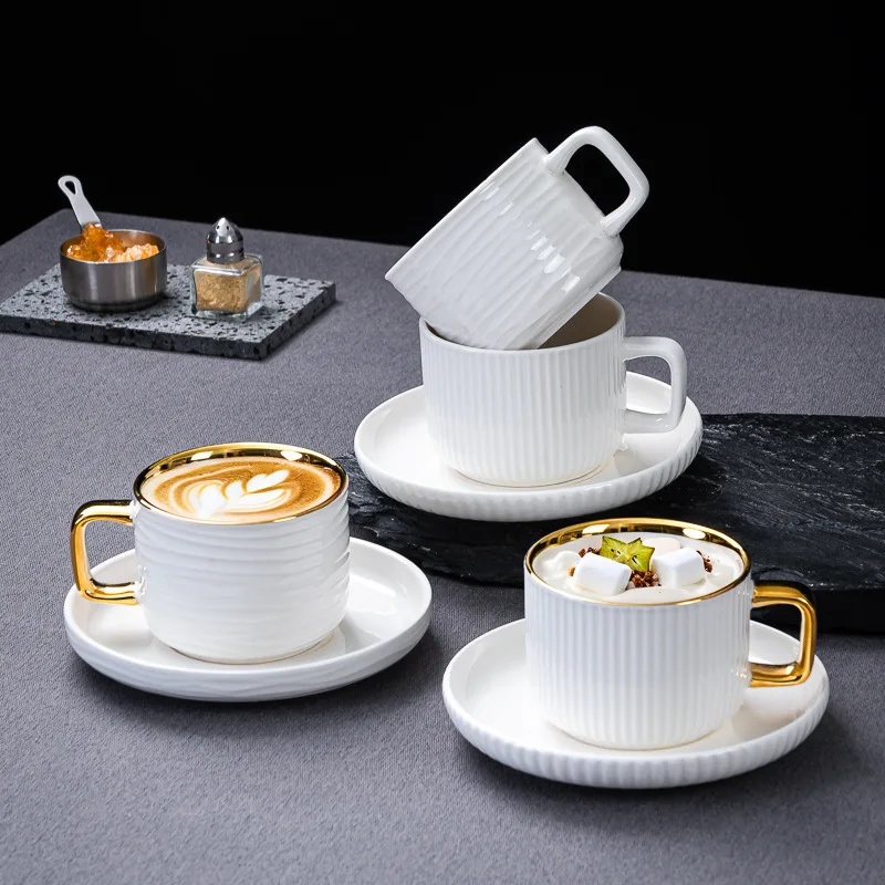 Europäischer Stil Reinweiße Kaffeetasse mit Untertasse, Klassische Weiße Keramik-Tasse, Blumentasse, Heimdekoration, Keramikbecher