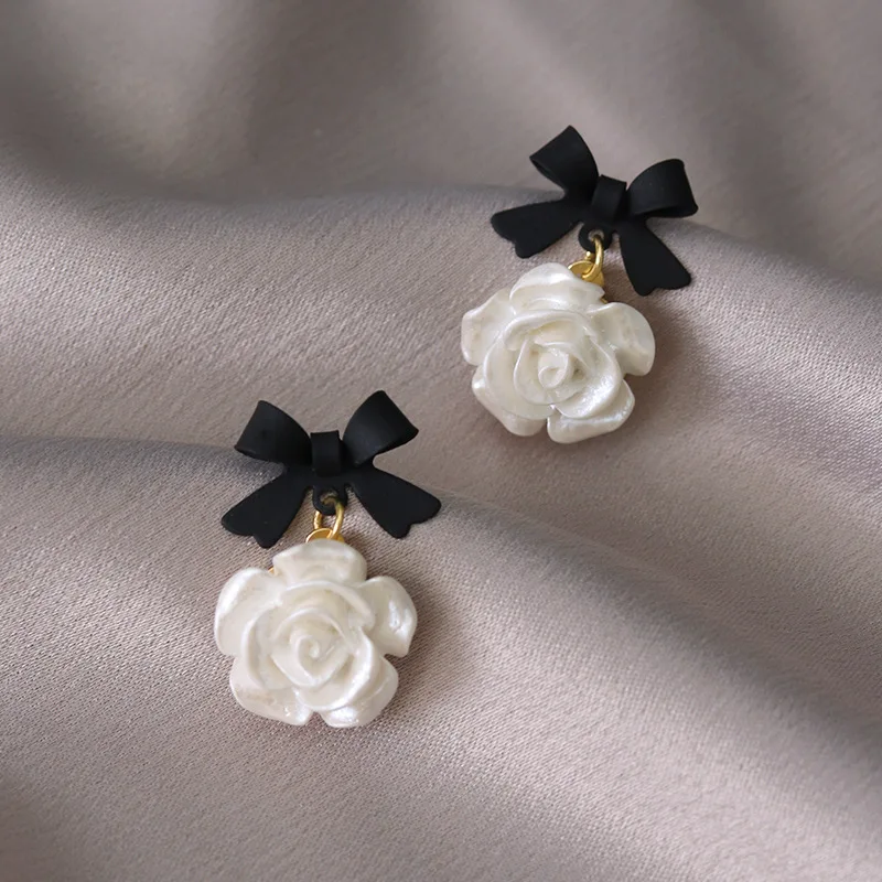 WLP Fashion Classic White Camellia Flower Black Bow-knot Earrings for Women Vintage Elegant Rose Dangle Earrings Jewelry Gift