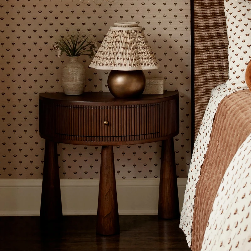 

Medieval bedside table, French retro round table, high-footed suspended solid wood, bedroom, creative, design wabi-sabi