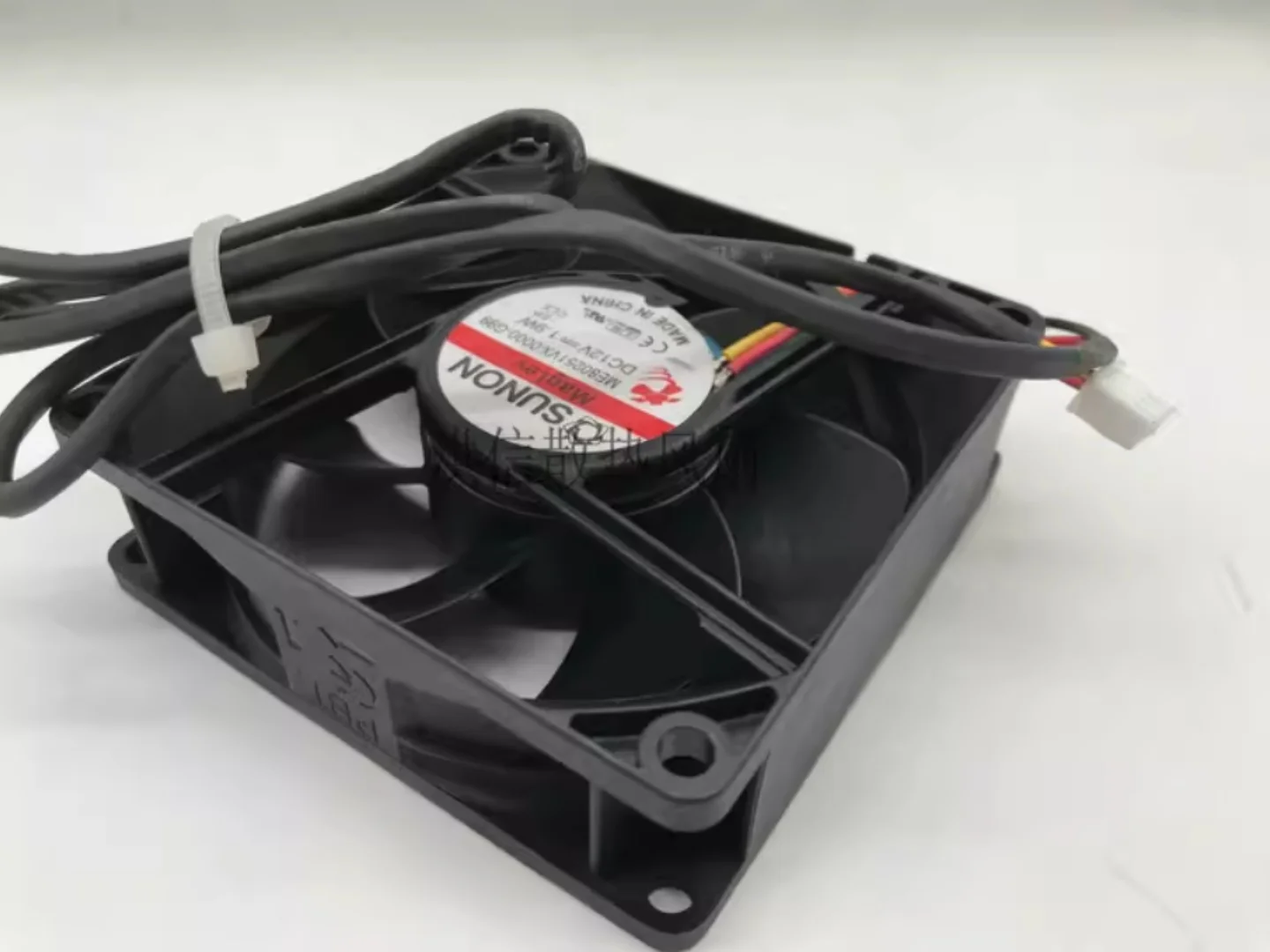 

Оригинальный вентилятор SUNON 8025 ME80251VX-0000-G99 DC12V 1.9W 8CM 3-проводной