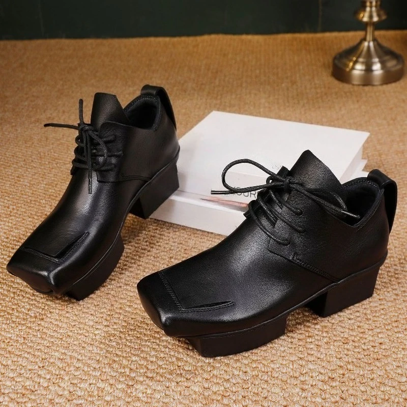 4,5 cm Hohe Damen-Keilabsatzschuhe Luxuriöses Echtleder 2026 Herbstmode Britischer Stil Outdoor-Plateau-High-Heels für Frauen