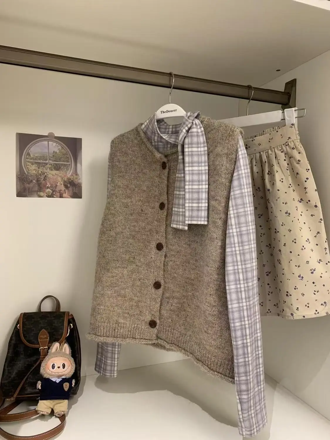 

Ретро-комплект из вязаного кардигана и жилета в клетку для женщин: модный, с длинным рукавом, круглым вырезом, осенний, повседневный, универсальный, разные размеры