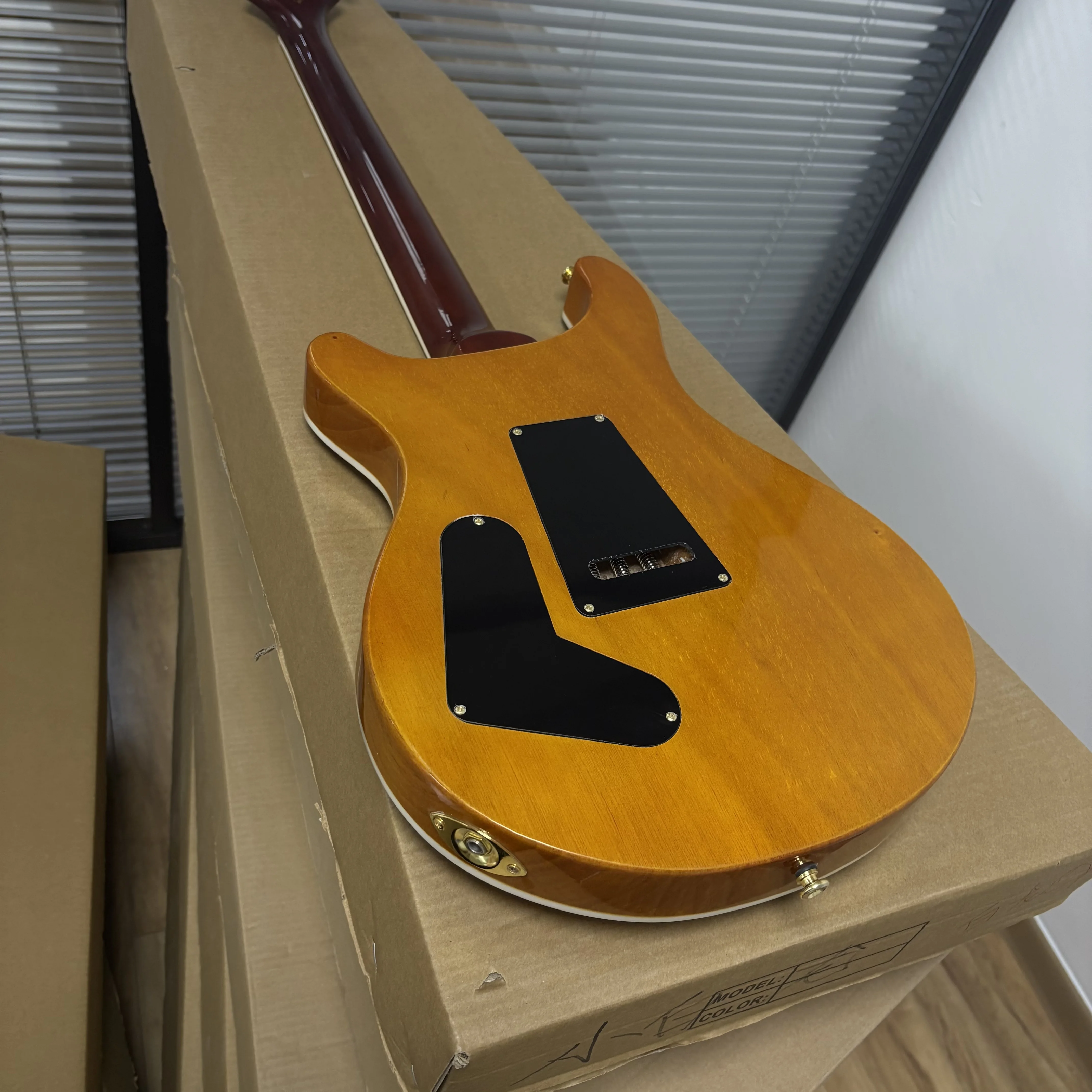 Half Hollow Electric Guitar, F‑Shaped Design, Tiger Pattern, Maple Veneer, Sunset Gradient Finish, High‑Gloss Finish, Ebony Fretboard, Gold Hardware, 6‑String With 24 Frets, Bird‑Shaped Inlay Marker, Dual Pickups.