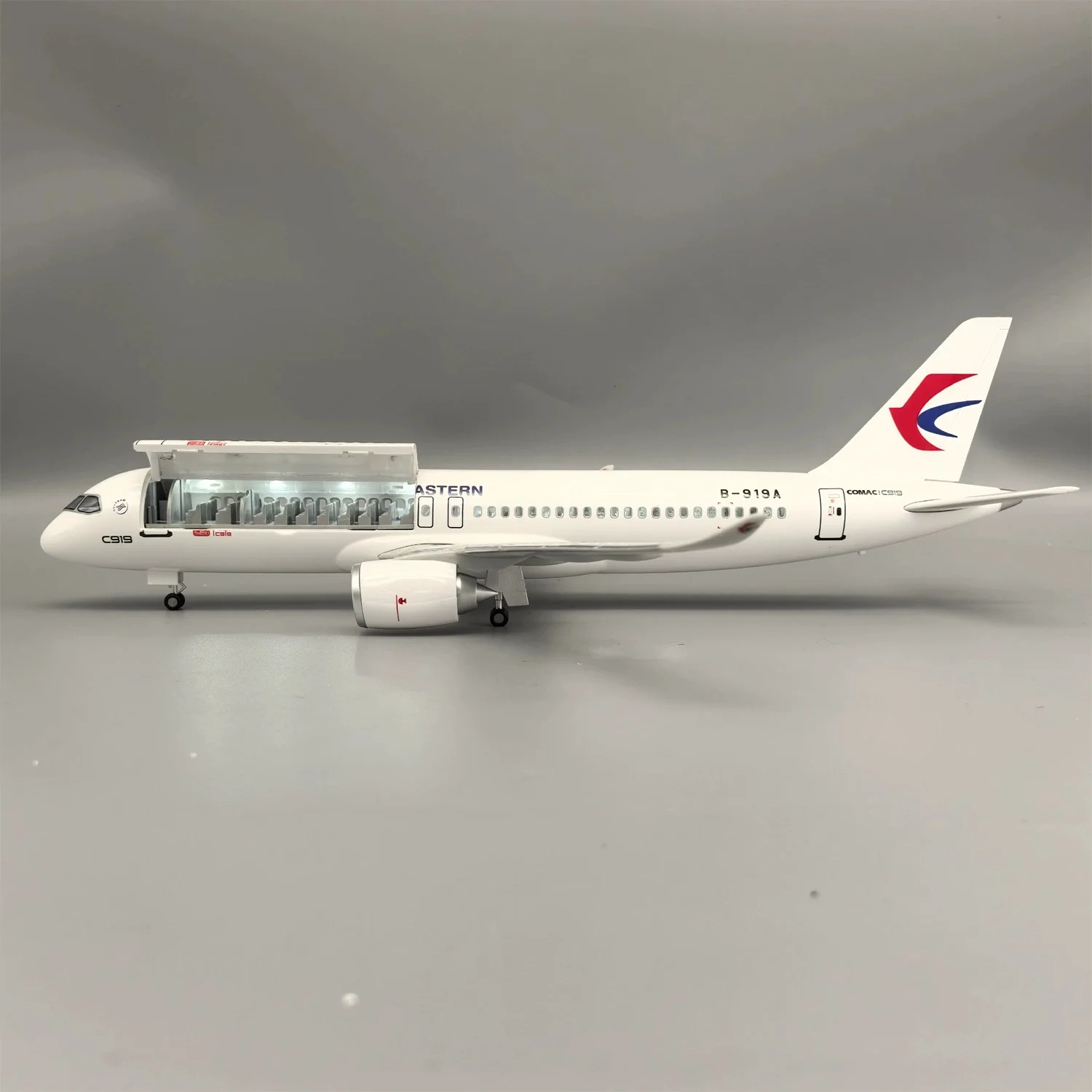 

1:82 Scale Aircraft 47cm China Eastern Airlines C919 Simulated Civil Passenger Model Resin Diecast Flip Cover Plane With Light
