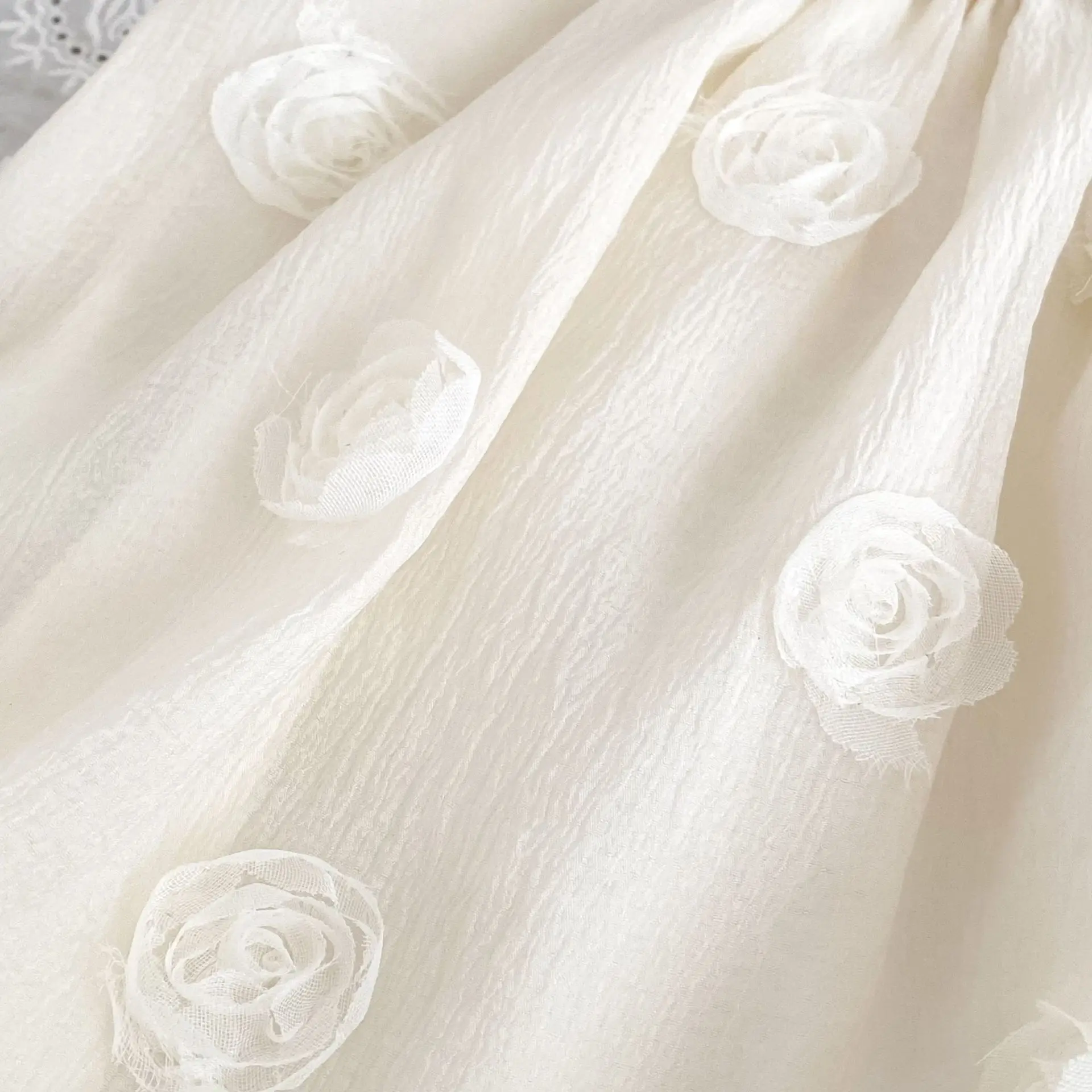 2025 nieuwe baby-zomerjumpsuit met hoogwaardige rozenbreteltas en scheetkleding voor babymeisjes, honderd dagen klimpak