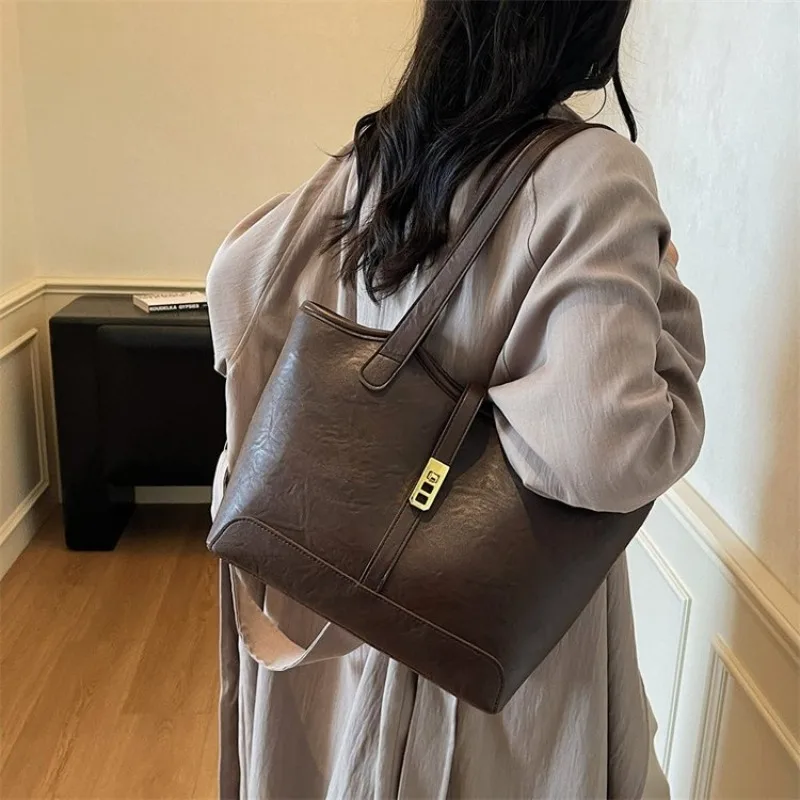 

Stylish Casual Diaper Bags For Women Minimalist Leather Shoulder Bag Large Capacity Elegant Commuter Vintage Fashion