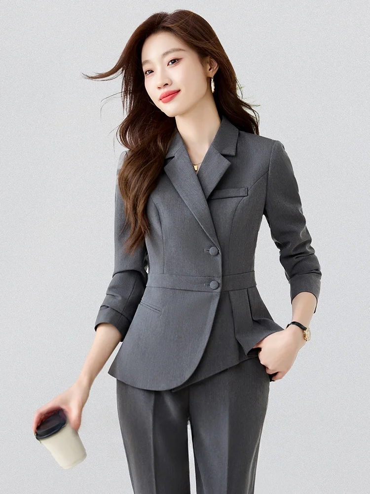 ชุดสูทสีน้ำเงินรอยัลสำหรับผู้หญิง เหมาะสำหรับพนักงานต้อนรับร้านขายเครื่องประดับ ชุดทำงานสำหรับนักบำบัดความงาม ชุดทำงานระดับไฮเอนด์สำหรับผู้จัดการโรงแรม แฟชั่นทันสมัย...