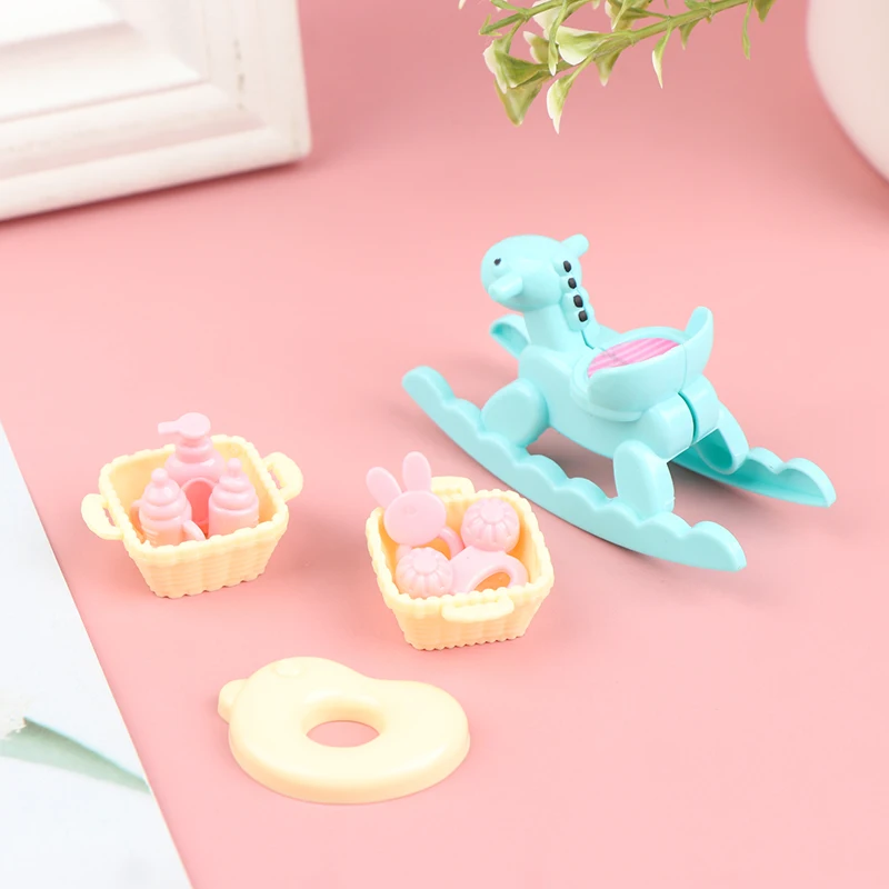 1:6 Mini mały plastikowy koń na biegunach Model koń równoważący dekoracja domku dla lalek udawaj zagraj w zabawkę dom prezent dziecko dziewczynka