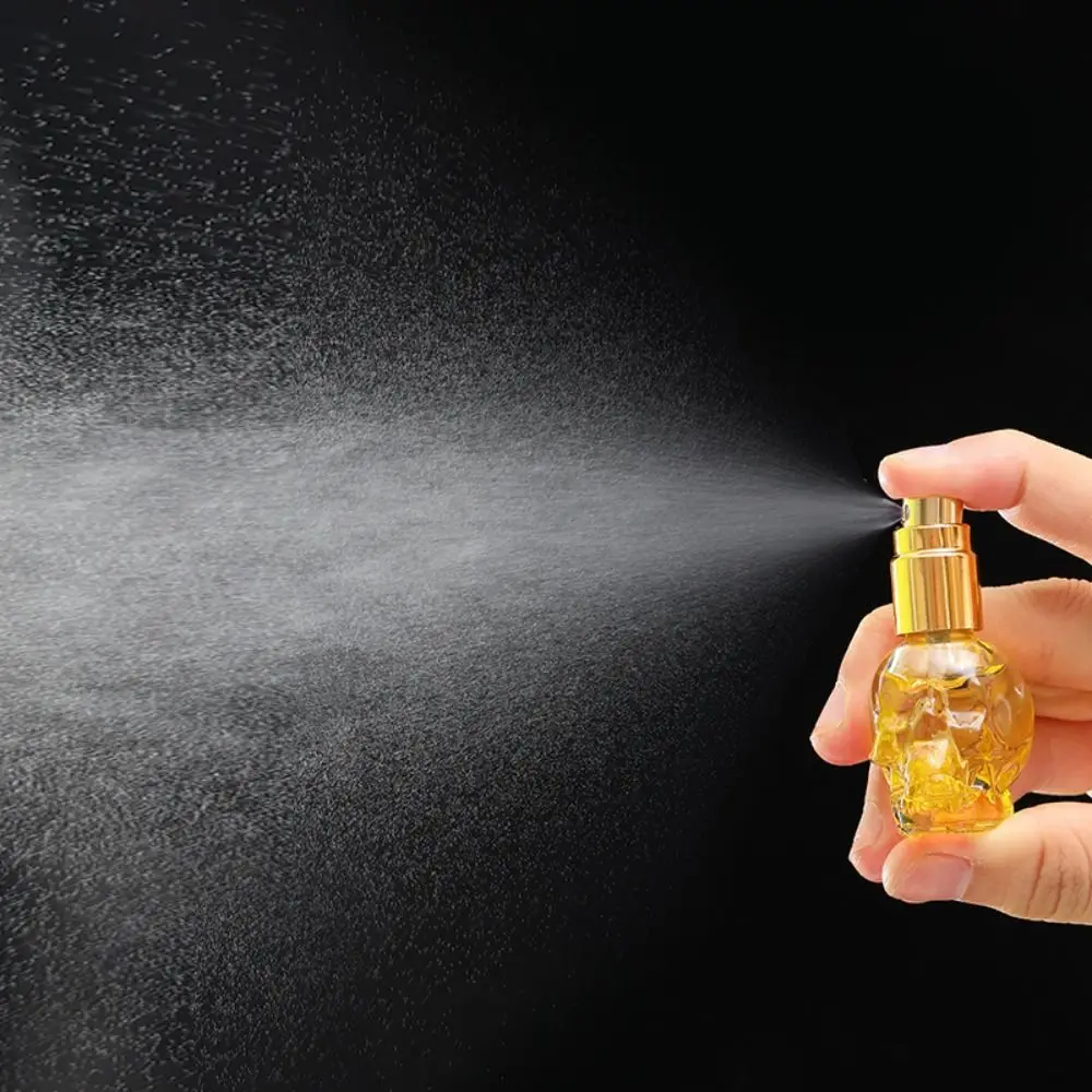 Bottiglia di profumo riutilizzabile con design a teschio Fragranza di lusso Flacone spray in vetro da 8 ml Atomizzatore di profumo trasparente di fascia alta