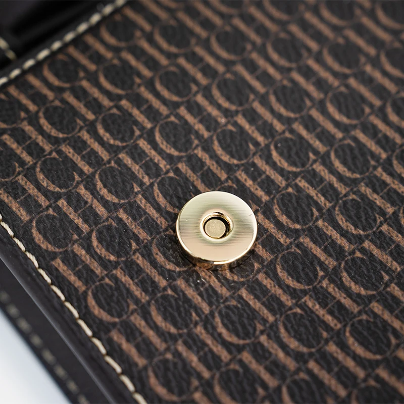 حقيبة كروس نسائية كاجوال جديدة حقيبة يد رائعة وعصرية ماركة فاخرة خفيفة مع تصميم قفل مصمم عصري