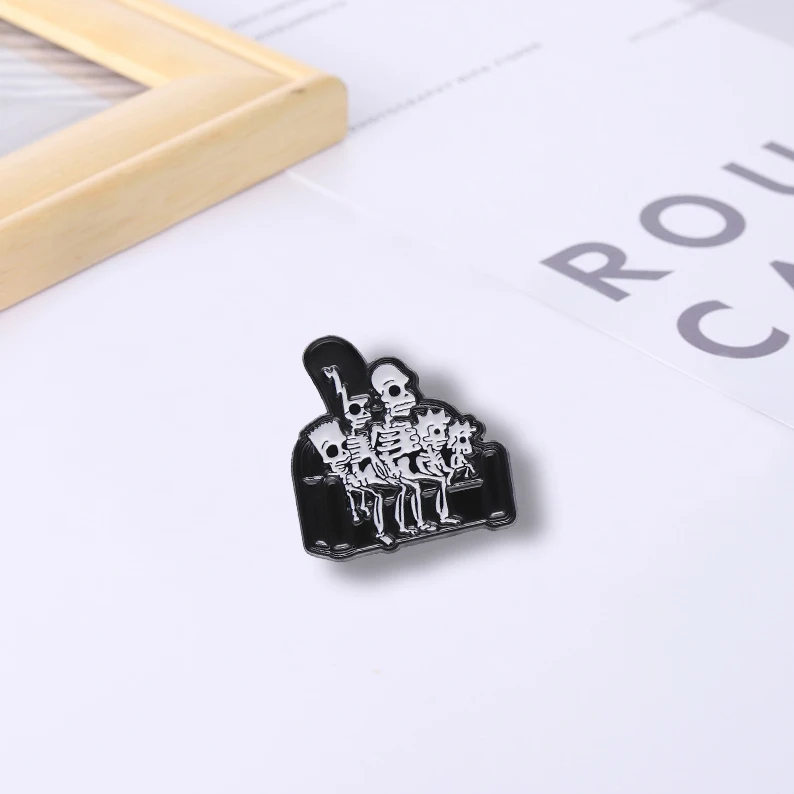 

Custom Skeleton Family brooches, lapel badges, cartoon anime, enameled pins, Halloween jewelry, punk, goth, gift for friends