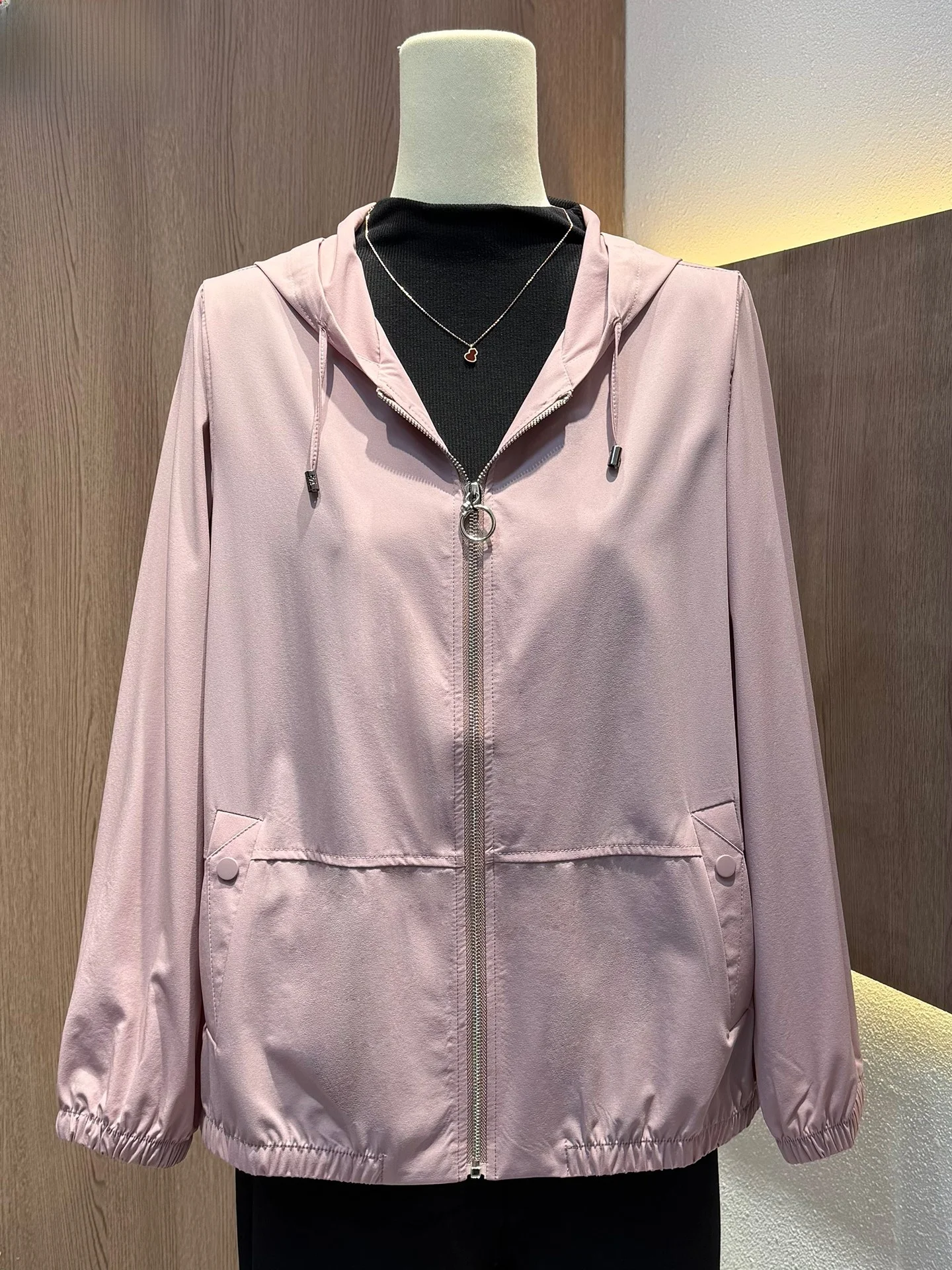 

Faionable Loose Thin Windbreaker Outerwear for Middle-Aged And ly Women Spring Autumn Seasonal Comfortable Nylon Jaet