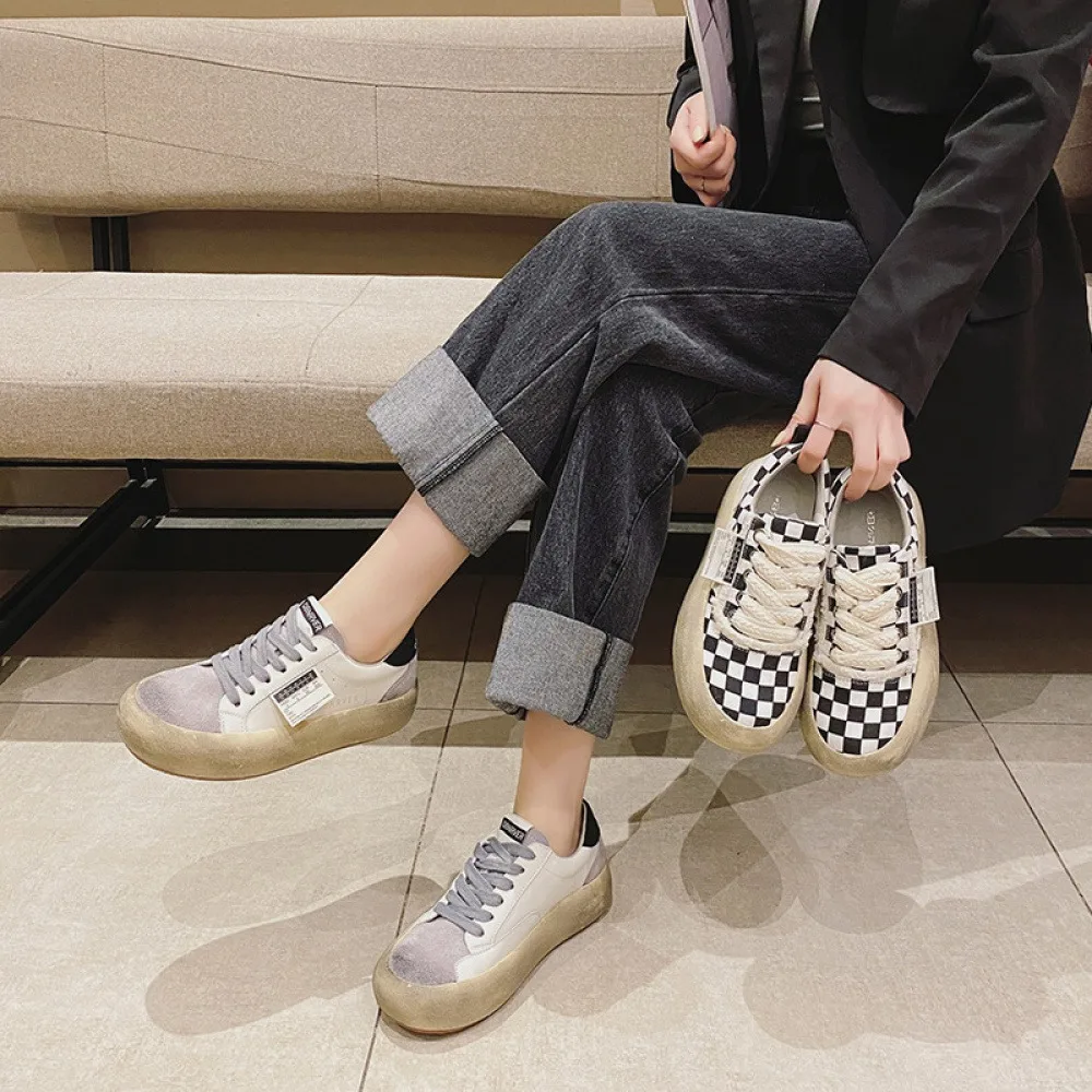 Color-matched cowhide women's shoes, with a casual style and retro design. Low-top with raised platform style shoes, fashionable