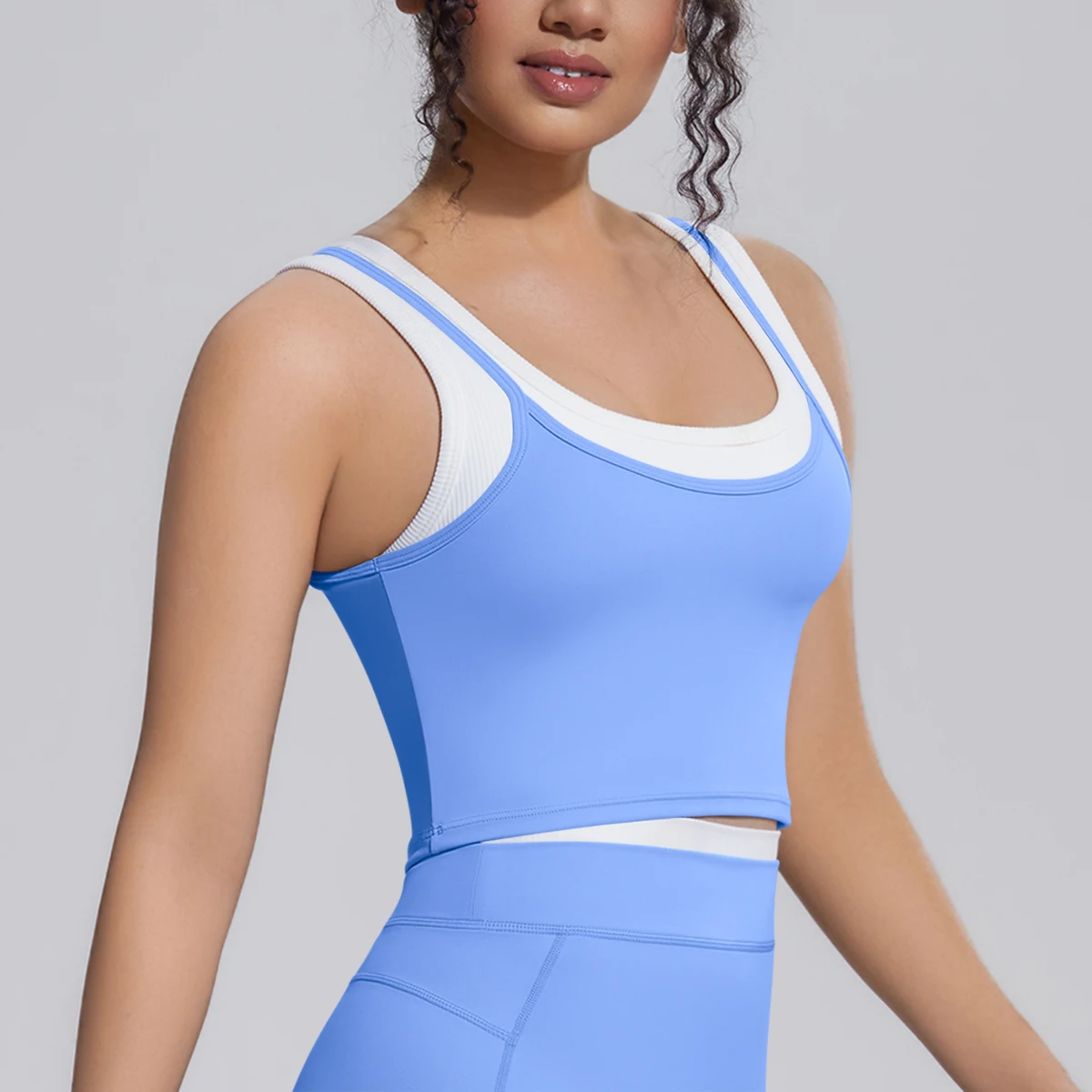 Naked Feel Schöner Rücken Yoga-Top für Frauen Stoßdämpfendes Lauf-Yoga-Tanktop mit Brustpolster Farbblockierendes Workout-Top – Detail 37