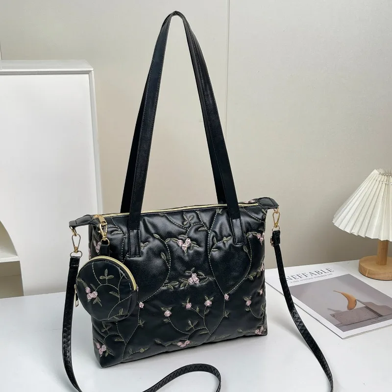 

Stylish and exquisite women's shoulder bag, solid color versatile temperament shoulder bag, women's bag suitable for commuting