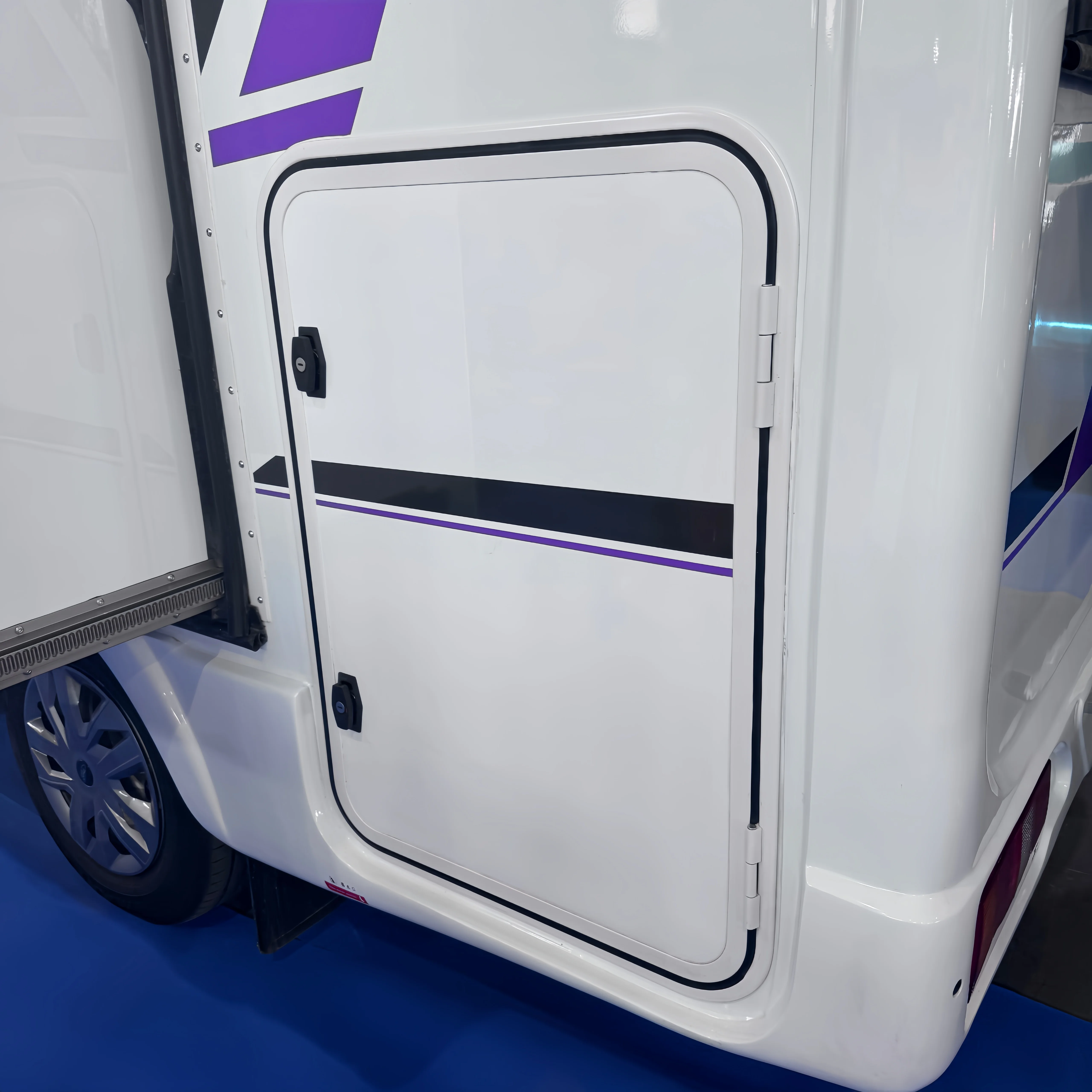 Factory Replaced Aluminum RV Aluminum Luggage Hatch Door Storage Compartment Access Door 1400*500mm view 2
