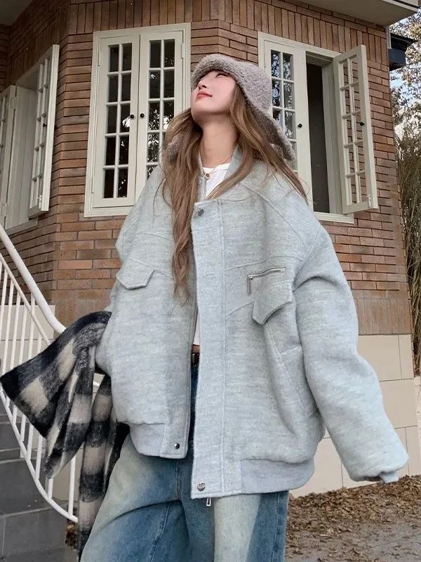 

Утепленная хлопковая куртка большого размера, свободного кроя, с длинными рукавами, в бейсбольном стиле, для полных женщин (до 300 фунтов), осенне-зимняя, модный дизайн