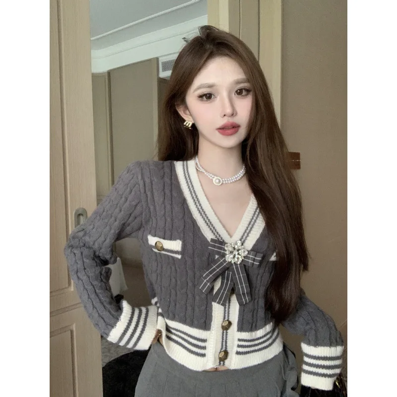 

Autumn And Winter Color-blocking Knitted Top Women Cardigan Long-sleeved V-neck Short 2023 New Coat Fashion All-match Top