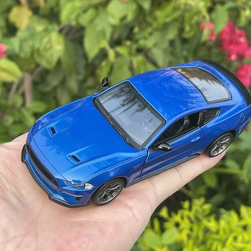 Ford Mustang GT 2018, coche de juguete de aleación fundido a presión con sonido y luz, juguete coleccionable para niños, regalo de cumpleaños, 1:34