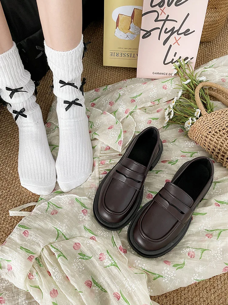 Sepatu SLIP ON สำหรับผู้หญิงรองเท้าส้นเตี้ยแบบแพลตฟอร์มรองเท้าส้นเตี้ยหัวกลมมีขนเข้าได้กับทุกชุดสไตล์อังกฤษผ้าอ็อกซ์ฟอร์ดรองเท้าส้นเตี้ยแบบย้อนยุค