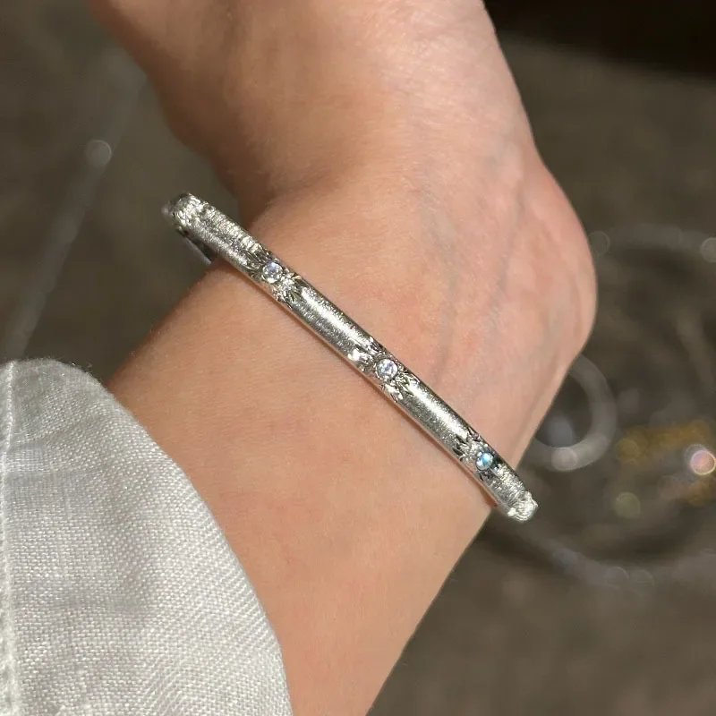 Wysokiej jakości bransoletki Retro Starry Star dla kobiet Art 925 srebrne inkrustowane diamentem wykwintna szczotkowana bransoletka biżuteria ślubna — zdjęcie 4