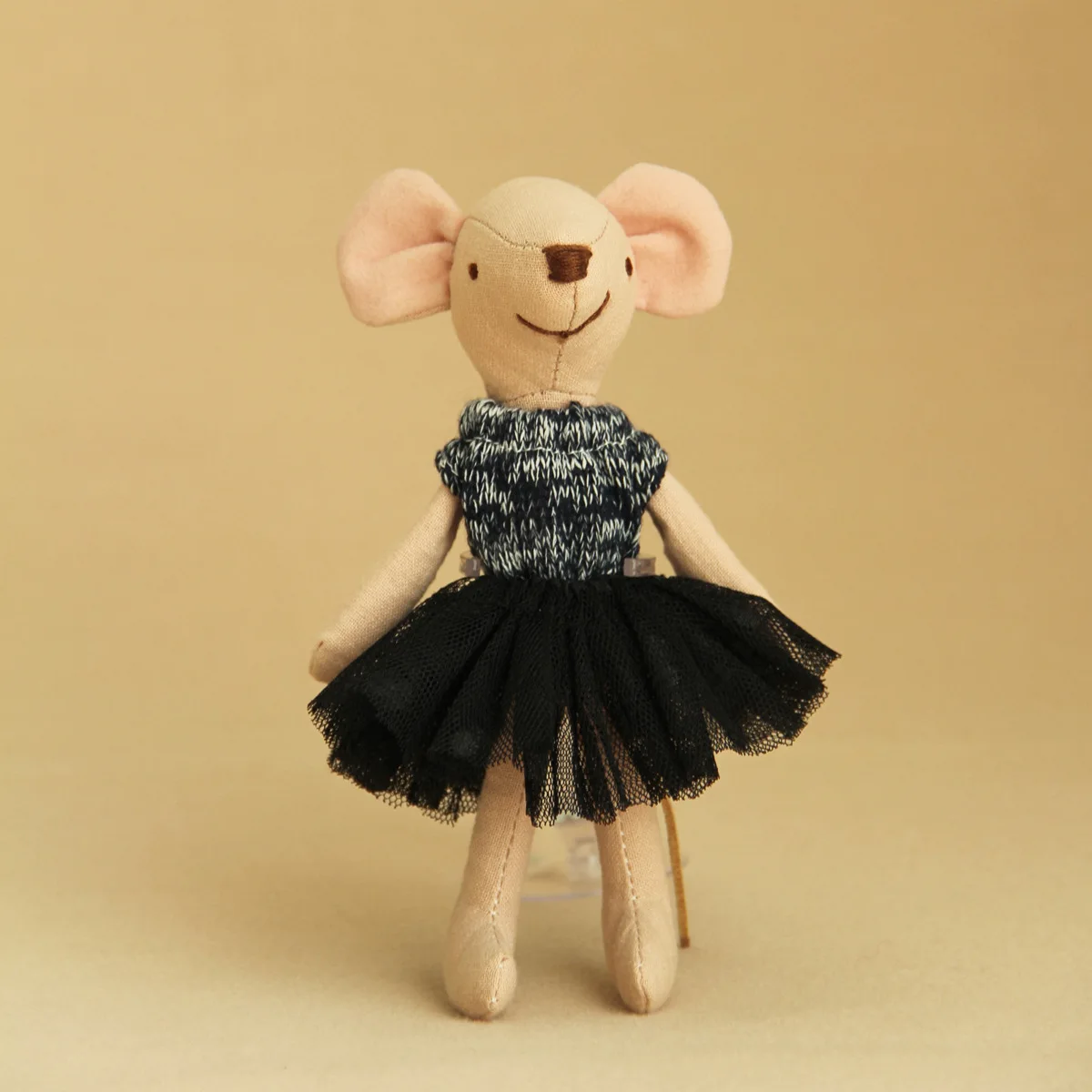 صندوق حديد لحكاية الرياح الخيالية، دمية فأر صغير من نسيج القطن والكتان، دمية صغيرة