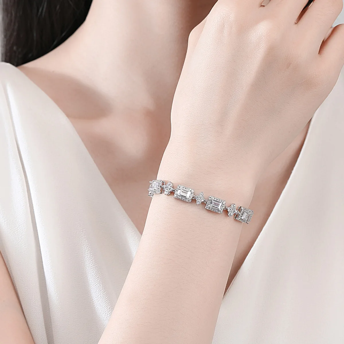 LUOTEEMI Brilliant Silver Color Bracelets Square Geometric Unique Design Chain for Girls Wedding Party Daily Dating Jewelry Gift