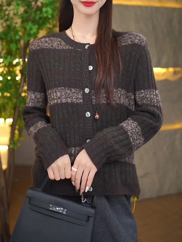 

Korean Sle Casual round Ne Knitted Sweater Inner Wear 2025 Autumn New plus Size Faion Versatile Top Women's Clothing