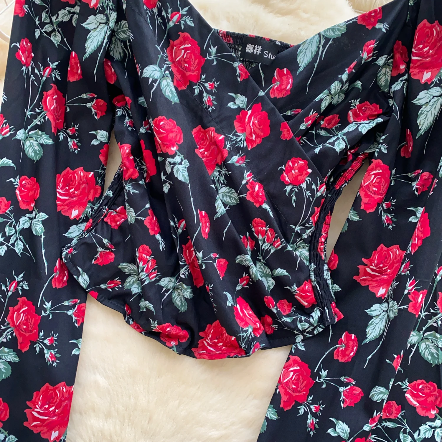 Y2K 고스 스파이스 걸 크리스크로스 프린트 플리츠 롱 슬리브 티셔츠 여성 슬림 탑 여성 의류