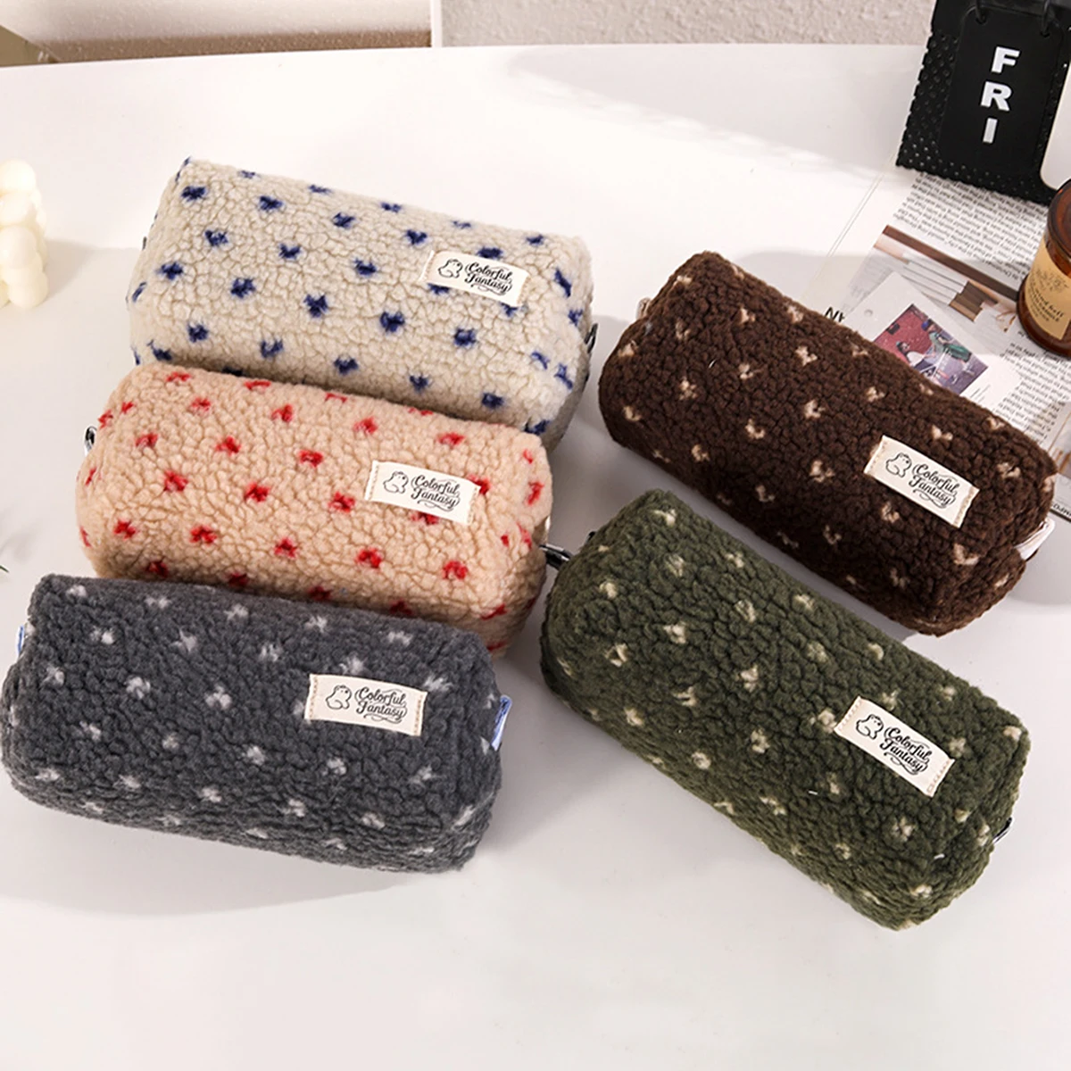Niedliches Polka-Dot Kunstfell-Federmäppchen für Schule & Büro Reißverschluss-Organizer für Stifte, Bleistifte, Geschenk für Schüler & Frauen