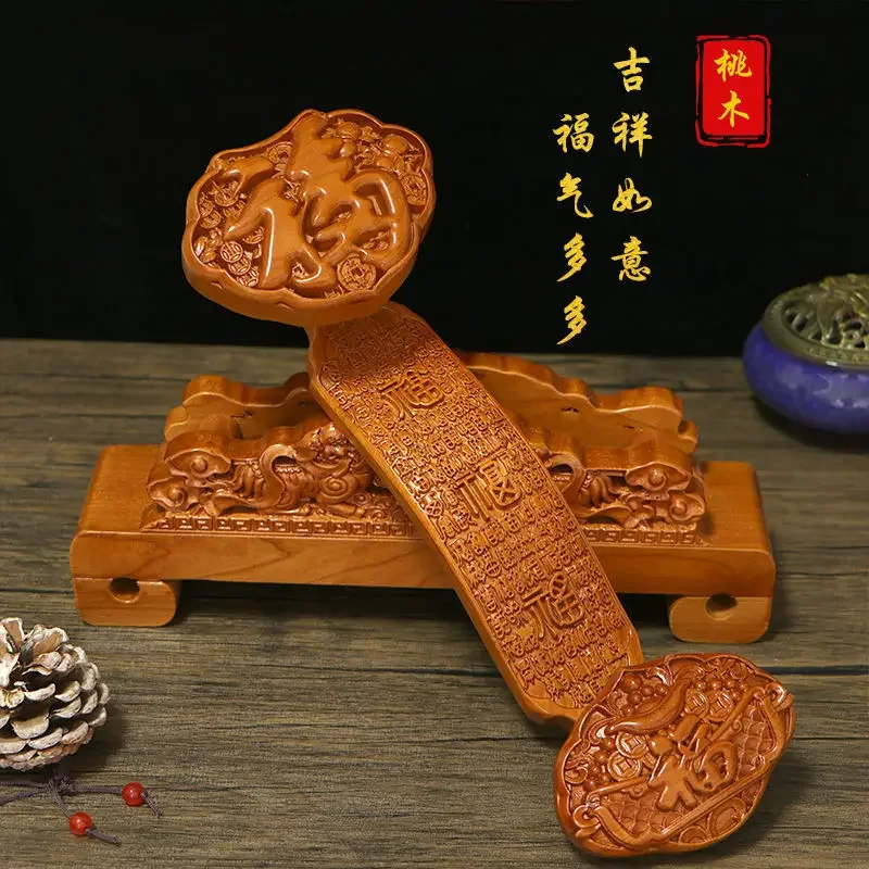 The mahogany living room is placed with solid wood carving, and the decoration process is large Ruyi.