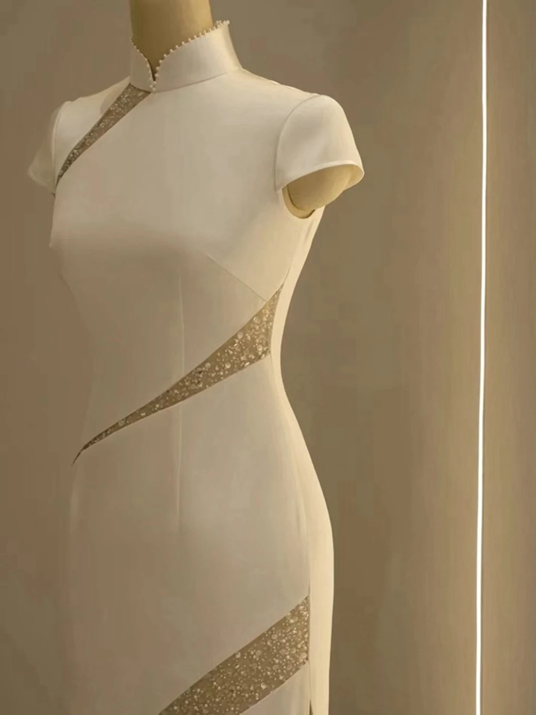 エレホワイトレースホローアウトドレレトロチャイニーズスリーブリッチガールファッションデザインシンプルカラーロングスリーブドレス