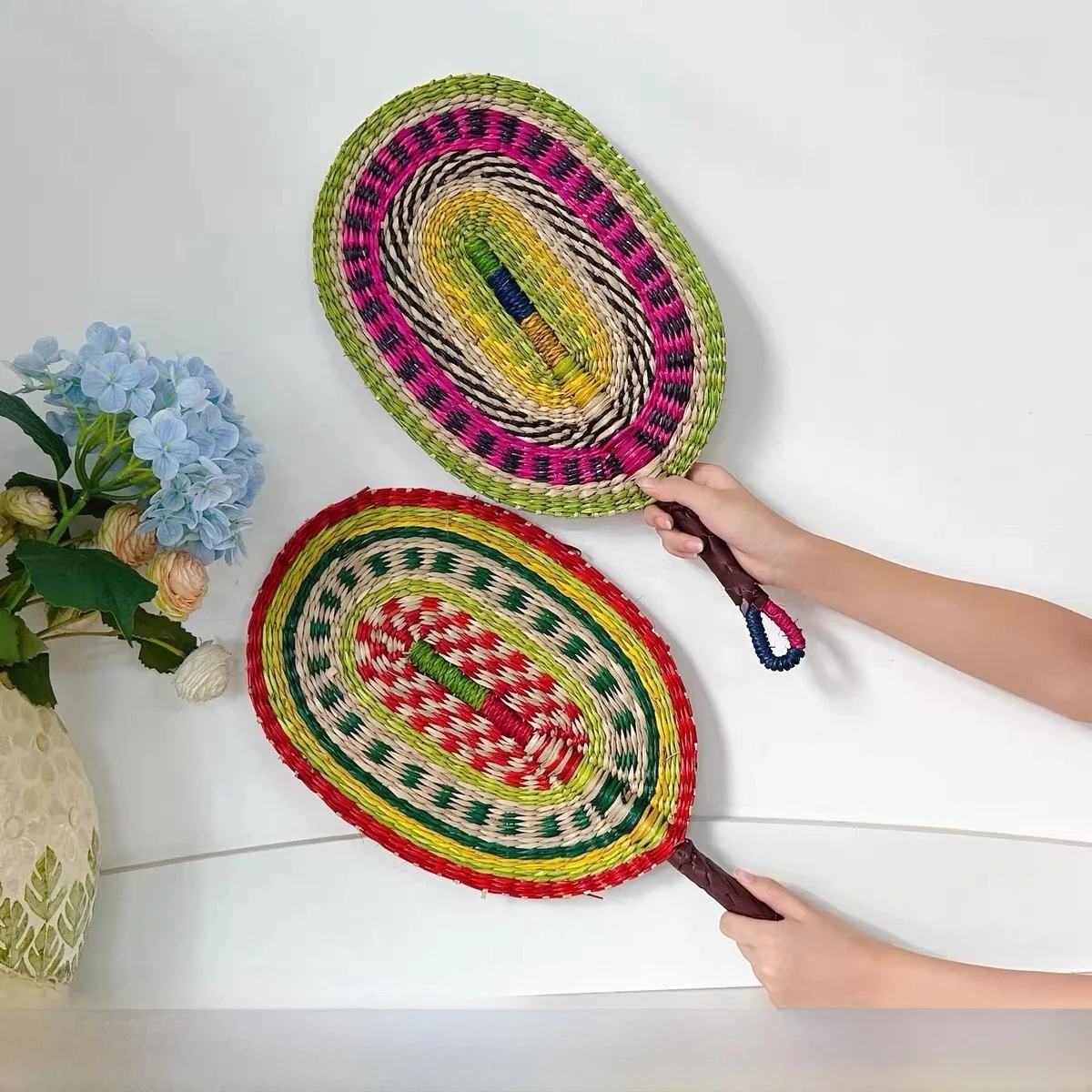 

Handwoven Grass Fan Wall Decoration African Ethnic Style Daily Use Home Decor Freshman Condensation 2025 Winter Collection