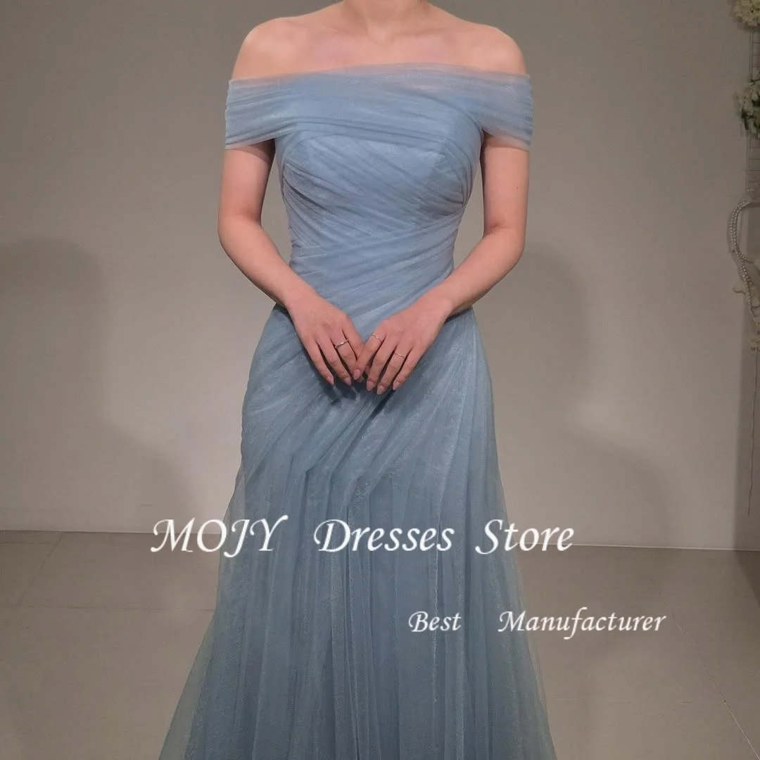 Elegancka suknia wieczorowa z tiulu w kolorze pudrowego błękitu, koreańska suknia ślubna, sesja zdjęciowa, suknia balowa z odkrytymi ramionami, szyta na miarę, długość do podłogi.