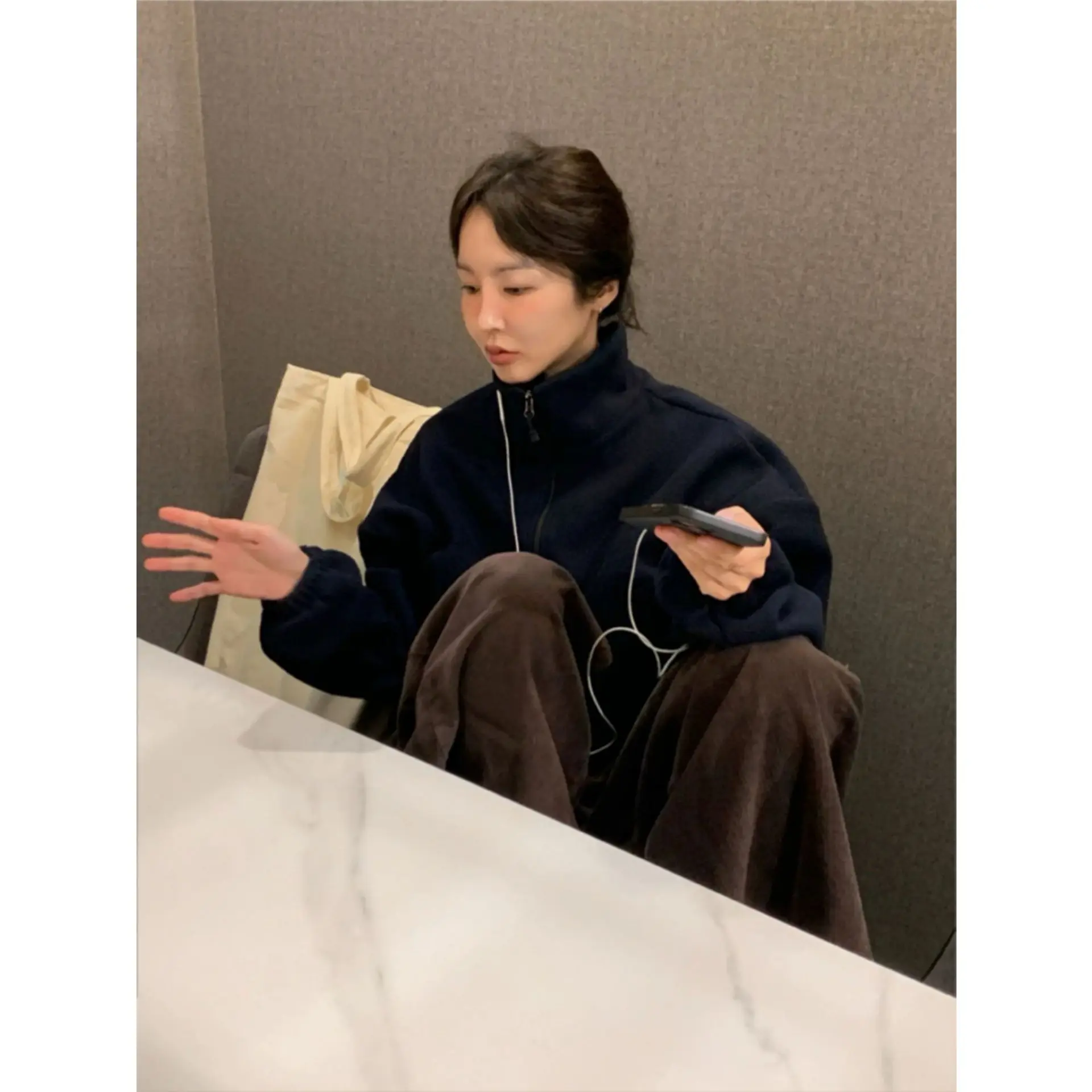 

Winter 2025 New Arrival Dongdaemun Baby Sauce Warm Soft Zipper Dstring Plu Jaet Women's Knitted Silk Coat with Hood