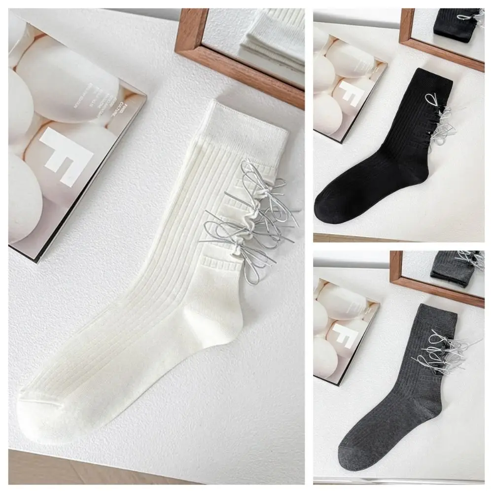 جوارب قطنية حلوة للنساء بلون سادة مجوفة جوارب منتصف الساق نمط الباليه منتصف أنبوب ممزق جلد الجوارب طالب
