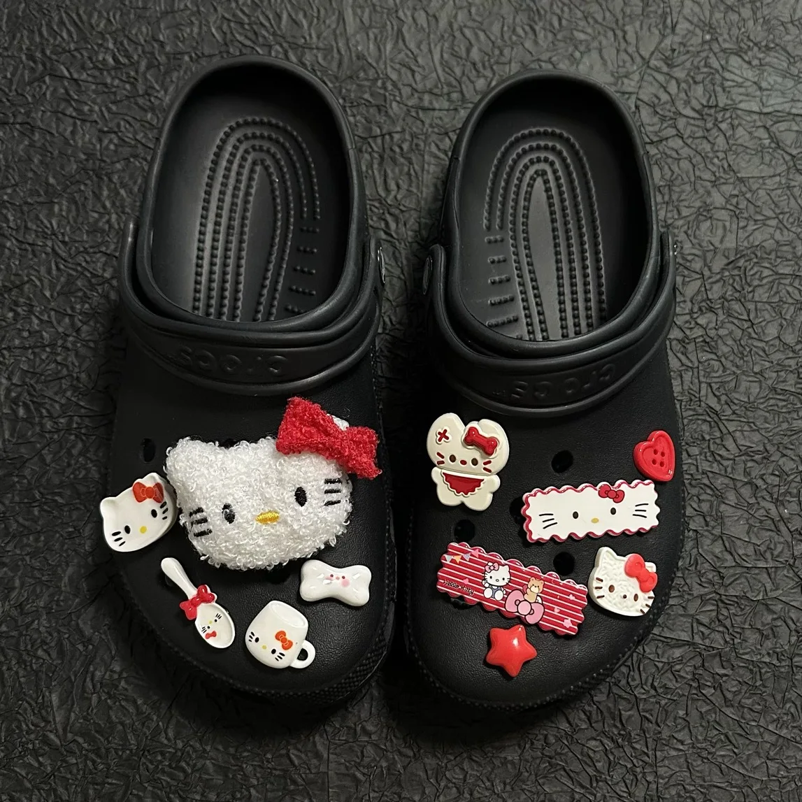 

Red Doll KT Cat Hole Shoe Flower Accessory DIY Detachable and Compatible Hole Shoe Heart Shoe Flower Shoe Buckle Accessory