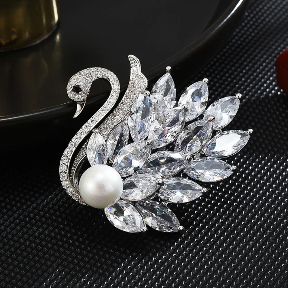 

Luxury Fine Natural Pearl Crystal Swan Brooch Trend Charm Metal Animal Women's Pin Diamond Accessories Costume Jewelry Gifts