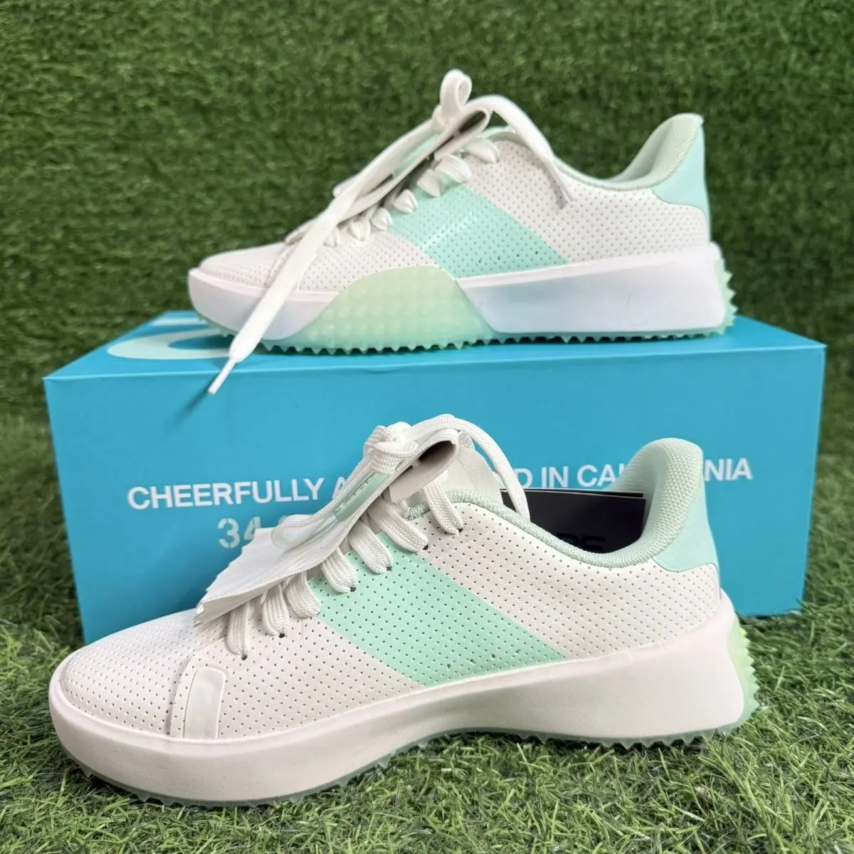 

New Ultra-Lightweight, Non-Slip Professional Women's Golf Shoes: Stylish Mesh Design for Breathability and Cool Comfort