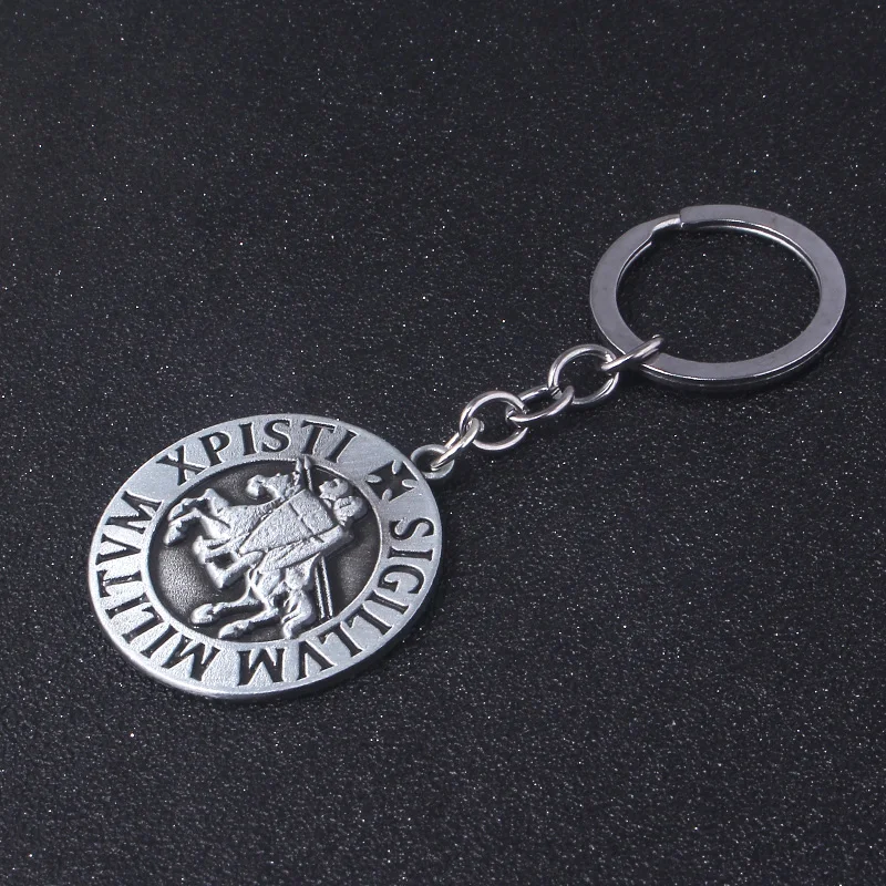 لعبة قاتل العقيدة المفاتيح لعبة الدعائم فرسان تمبلار حلقات المفاتيح المعدنية للنساء الرجال المشجعين على ظهره هدايا مجوهرات ساحرة #3