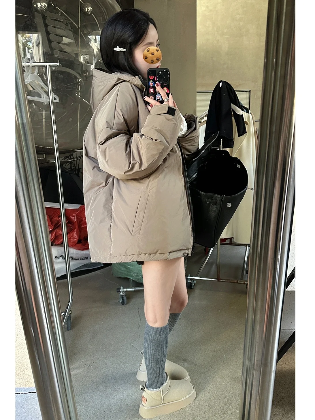 

Женская зима 2024, новинка Sle кинотеатр, белый пух, с капюшоном, средней длины, свободная посадка, корейская мода для поездок на работу, прочная молния