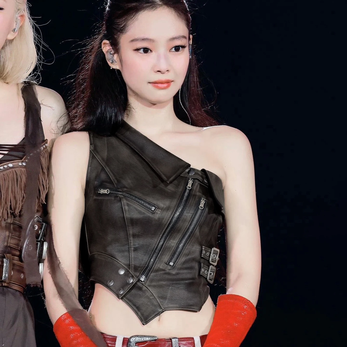 

SUCHCUTE Sexy PU Leather Crop Top For Women One Shoulder Sleeveless Turn-down Collar Irregular Zipper Vest Music Festival Outfit
