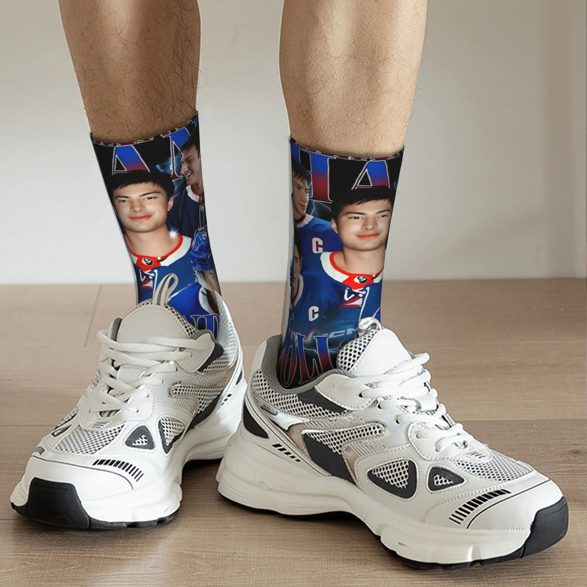 Cool Heated Rivalry Vintage Ilya Rozanov Licks Shane Hollander Face  Basketball Socks Crew Socks for Women Men Sweat Absorbing