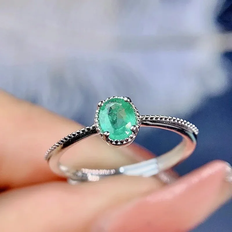 

Natural Emerald Ring 925 Silver Ladies Ring Luxurious Atmosphere Dignified and Elegant 4*5mm
