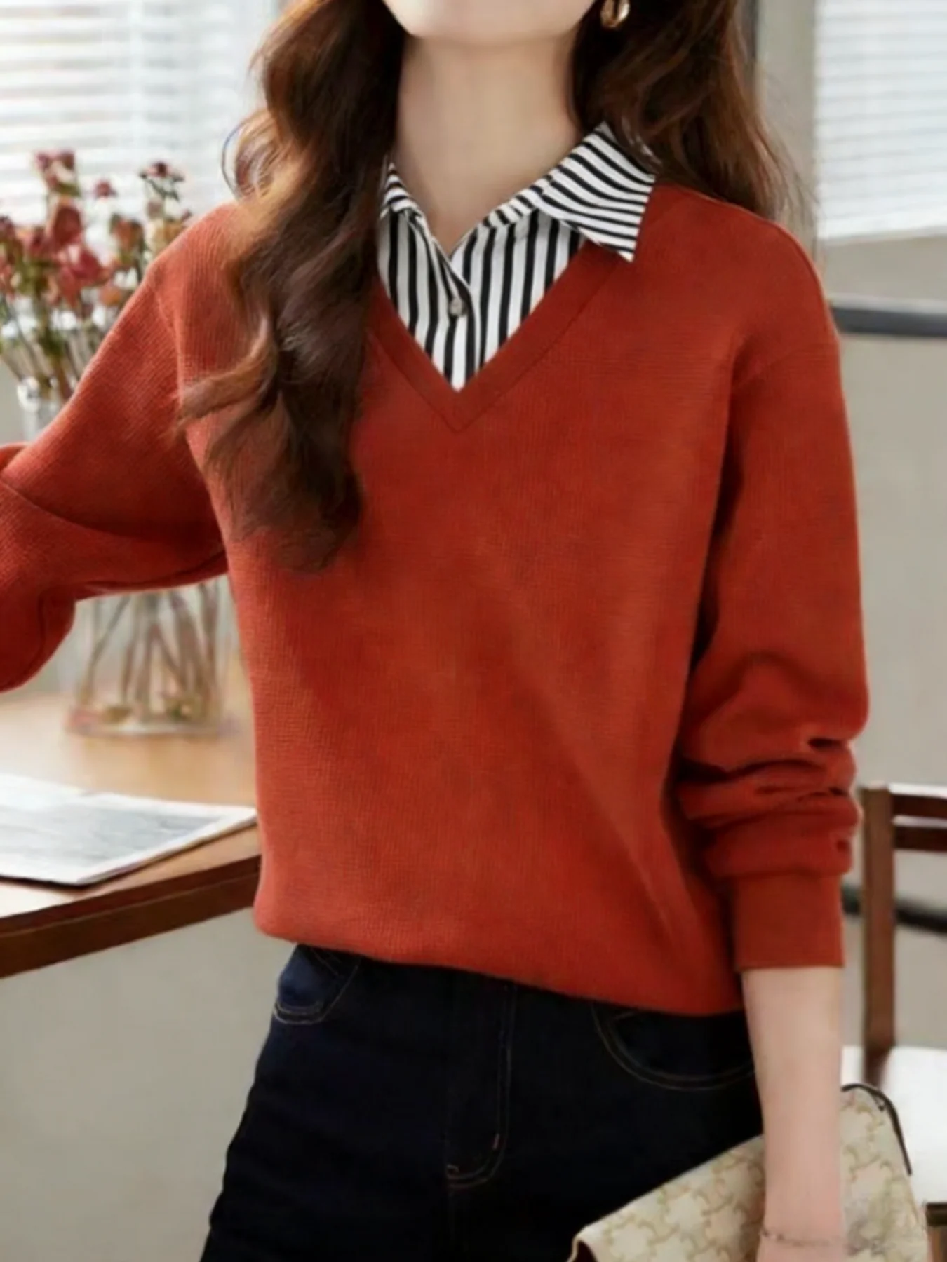 

The high-neck design is comfortable and doesn't feel tight perfect for commuting or work - simple versatile, and practical