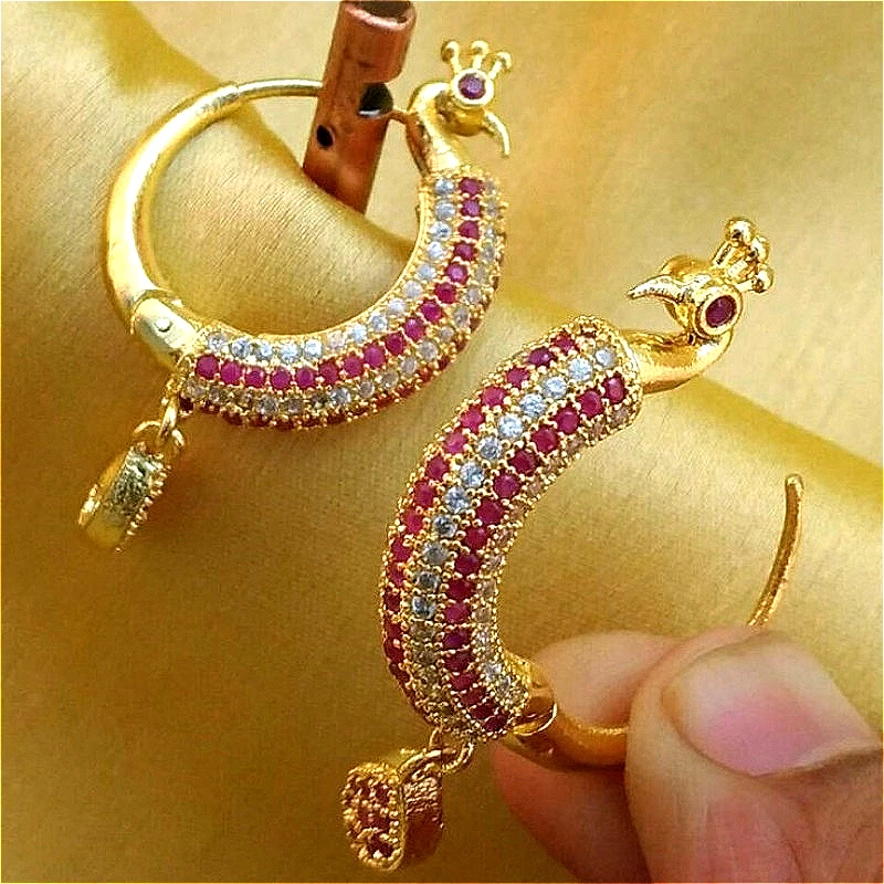 Luxuriöse, exquisite handgefertigte Phoenix-förmige Creolen für Damen, modischer Vintage-Schmuck mit rosa synthetischem Zirkon, Jubiläumsgeschenke.