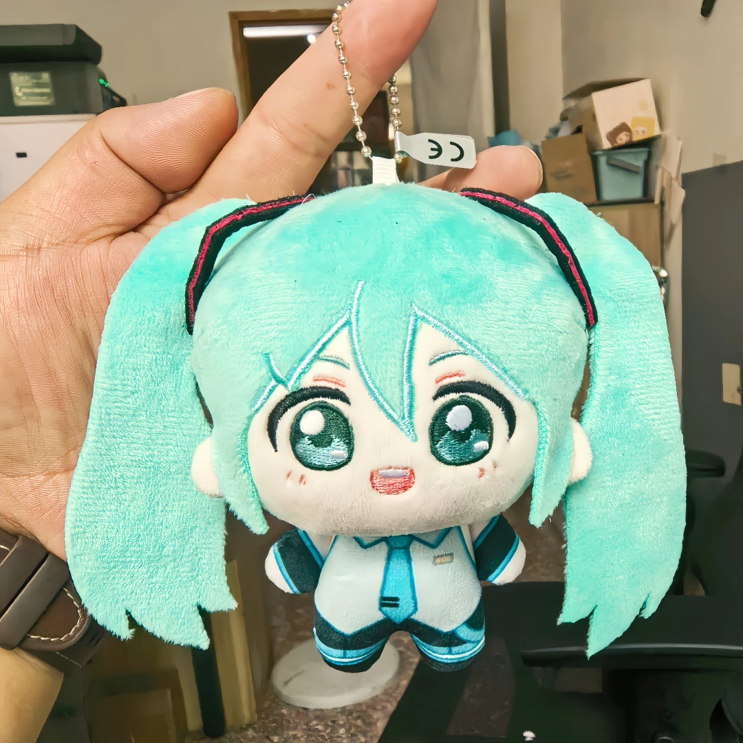 10-20CN Hatsune Miku Chokkorisan Plüsch-Taschenanhänger, auf Lager, Anime-Taschenaccessoire für Fans, Schlüsselanhänger mit den Figuren Rin, Len, Luka, Meiko und Kaito. – Detail 2