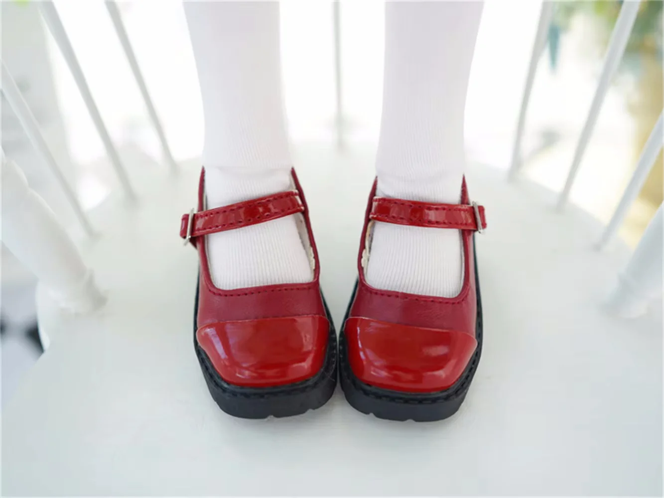 

Обувь для кукол BJD, игрушечная обувь для девочек, элегантный квадратный носок, черный, красный, коричневый, глянцевая маленькая кожаная обувь на толстой подошве, 1/4 1/6, подарки, аксессуары для кукол