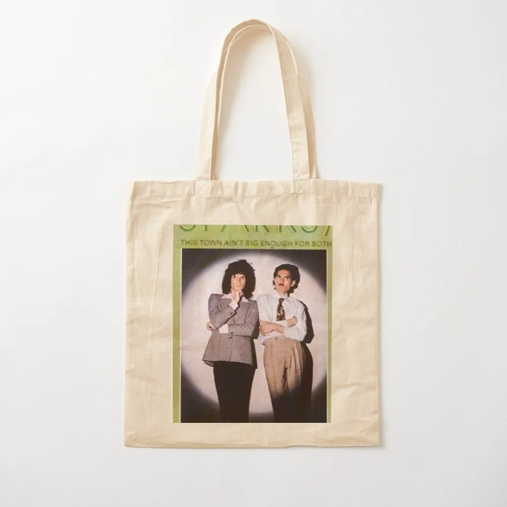 سباركس، هذا المدينة ليست كبيرة بما يكفي لكلاهما، حقيبة كيمونو ماي هاوس ذات الغطاء الخلفي