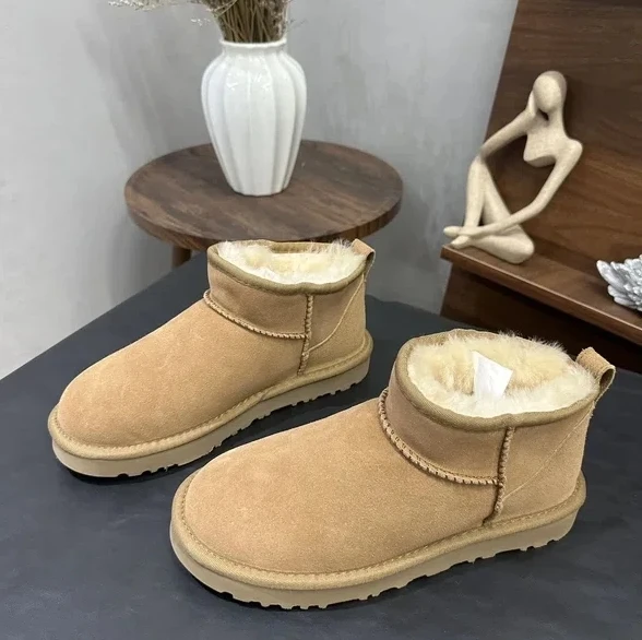 

Sheepskin and wool integrated classic style, high-end logo free snow boots, winter simple EVA anti slip outsole, warm snow boots